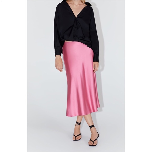❌SOLD❌⚡️⬇️$75 Zara Pink Satin Skirt - Picture 3 of 8